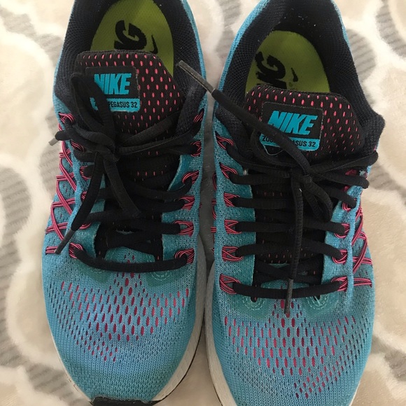 Women’s Nike Zoom Pegasus 32 running shoes - Picture 3 of 4